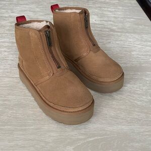 Ugg Neumel Platform Zip Boots Girls Size 4, Women’s Size 6
